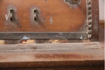 ジャンク品　レトロなデザインが雰囲気を高める木製レジスター(ディスプレイ)(R-048390)