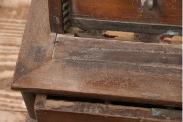 ジャンク品　レトロなデザインが雰囲気を高める木製レジスター(ディスプレイ)(R-048390)