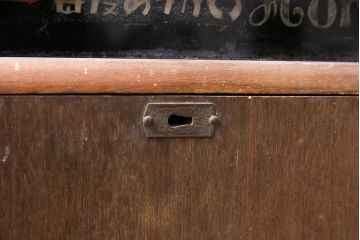 ジャンク品　レトロなデザインが雰囲気を高める木製レジスター(ディスプレイ)(R-048390)