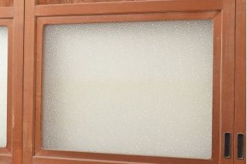 和製アンティーク　高級品　存在感のある木目が魅力!杉材一枚板を贅沢に使用した、ダイヤガラス入りの引き戸4枚セット(建具)(R-048396)