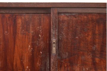 和製アンティーク　昭和中期　三方ナラ材　薄型の収納棚(戸棚、サイドボード)(R-048401)