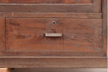 和製アンティーク　昭和中期　三方ナラ材　薄型の収納棚(戸棚、サイドボード)(R-048401)