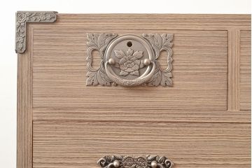 中古　国産　伝統工芸　桐屋田中製　優美な牡丹金具が品の良さを高める総桐材製の衣装箪笥(定価約60万円)(桐箪笥、整理箪笥、チェスト、引き出し、桐たんす)(R-048403)