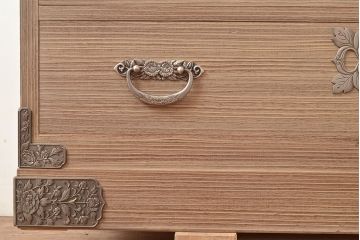 中古　国産　伝統工芸　桐屋田中製　優美な牡丹金具が品の良さを高める総桐材製の衣装箪笥(定価約60万円)(桐箪笥、整理箪笥、チェスト、引き出し、桐たんす)(R-048403)