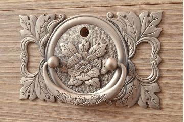 中古　国産　伝統工芸　桐屋田中製　優美な牡丹金具が品の良さを高める総桐材製の衣装箪笥(定価約60万円)(桐箪笥、整理箪笥、チェスト、引き出し、桐たんす)(R-048403)