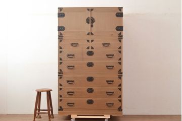 中古　上品な佇まいが魅力的な国産の総桐箪笥(衣装箪笥、着物箪笥、和タンス、桐たんす)(R-048407)