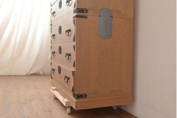 中古　上品な佇まいが魅力的な国産の総桐箪笥(衣装箪笥、着物箪笥、和タンス、桐たんす)(R-048407)