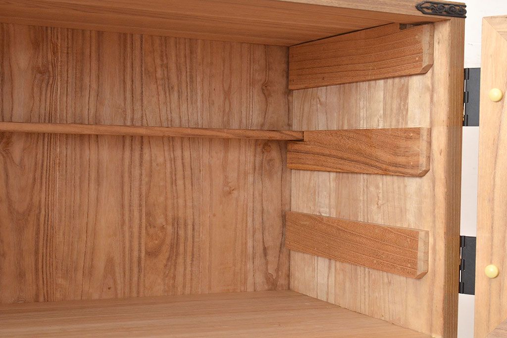 中古　上品な佇まいが魅力的な国産の総桐箪笥(衣装箪笥、着物箪笥、和タンス、桐たんす)(R-048407)