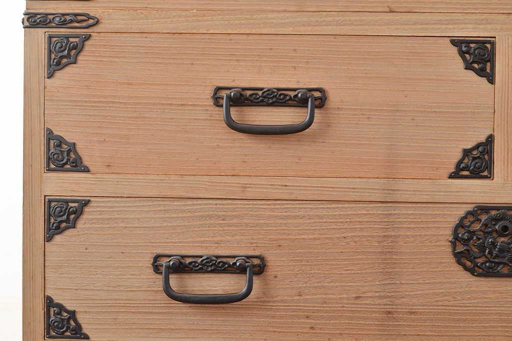 中古　上品な佇まいが魅力的な国産の総桐箪笥(衣装箪笥、着物箪笥、和タンス、桐たんす)(R-048407)