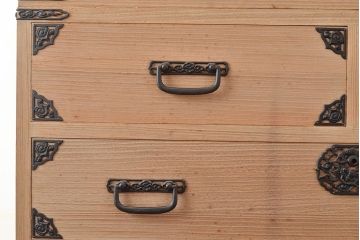 中古　上品な佇まいが魅力的な国産の総桐箪笥(衣装箪笥、着物箪笥、和タンス、桐たんす)(R-048407)