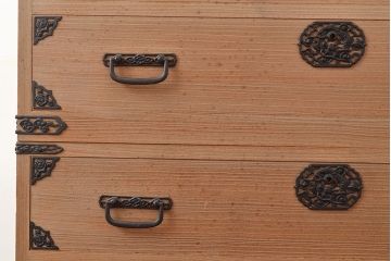 中古　上品な佇まいが魅力的な国産の総桐箪笥(衣装箪笥、着物箪笥、和タンス、桐たんす)(R-048407)