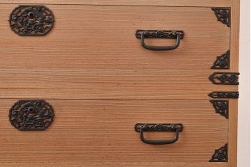 中古　上品な佇まいが魅力的な国産の総桐箪笥(衣装箪笥、着物箪笥、和タンス、桐たんす)(R-048407)