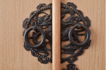 中古　上品な佇まいが魅力的な国産の総桐箪笥(衣装箪笥、着物箪笥、和タンス、桐たんす)(R-048407)