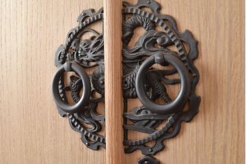 中古　上品な佇まいが魅力的な国産の総桐箪笥(衣装箪笥、着物箪笥、和タンス、桐たんす)(R-048407)