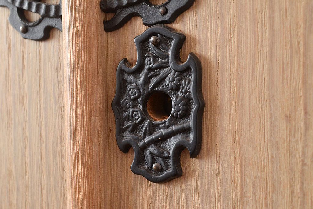 中古　上品な佇まいが魅力的な国産の総桐箪笥(衣装箪笥、着物箪笥、和タンス、桐たんす)(R-048407)