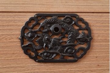 中古　上品な佇まいが魅力的な国産の総桐箪笥(衣装箪笥、着物箪笥、和タンス、桐たんす)(R-048407)