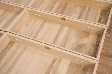 中古　上品な和の趣を漂わせる国産の総桐箪笥(衣装箪笥、和タンス、桐たんす)(R-048408)