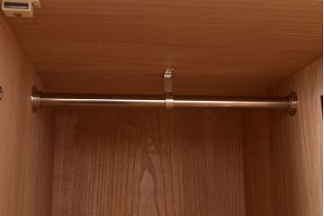 中古　伝統工芸品　伝統工芸士・横山松雄作　すっきりとした佇まいが魅力的な加茂総桐箪笥のワードローブ(定価約60万円)(総桐たんす、洋服タンス、衣装タンス)(R-048410)