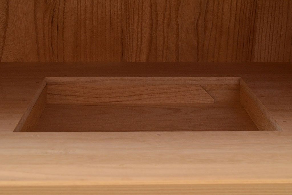 中古　伝統工芸品　伝統工芸士・横山松雄作　明るい木肌が温もりを感じさせる加茂総桐箪笥(総桐たんす、引き出し、チェスト、衣装タンス)(R-048411)