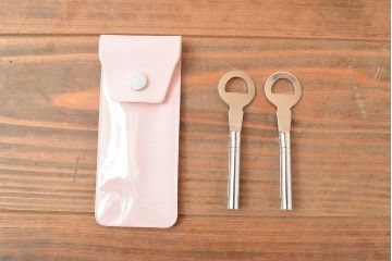 中古　伝統工芸品　伝統工芸士・横山松雄作　かくし付き!すずらんの意匠金具が愛らしい加茂総桐箪笥(総桐たんす、整理箪笥、引き出し、チェスト、衣装タンス)(R-048412)