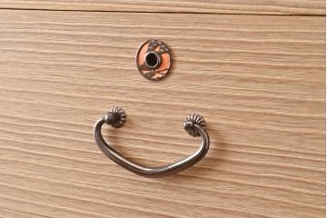 中古　国産　衣装盆付き　素朴な風合いが魅力の総桐箪笥(着物箪笥、衣装箪笥、和タンス、引き出し、チェスト、桐たんす)(R-048413)