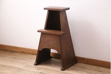 和製アンティーク　大きめサイズが嬉しい、ヒノキ材製のレトロな踏み台(ステップ台、飾り台、花台)(R-048426)