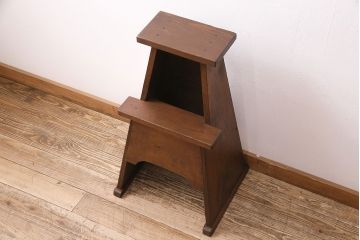 和製アンティーク　大きめサイズが嬉しい、ヒノキ材製のレトロな踏み台(ステップ台、飾り台、花台)(R-048426)