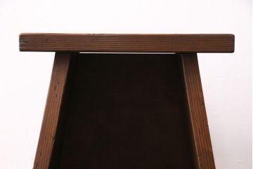 和製アンティーク　大きめサイズが嬉しい、ヒノキ材製のレトロな踏み台(ステップ台、飾り台、花台)(R-048426)