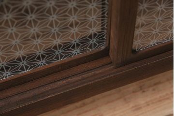 和製アンティーク　当店オリジナル模様のガラス入り!和の趣溢れる総桐材製の箪笥ローボード(戸棚、テレビ台、テレビボード、時代箪笥)(R-048430)