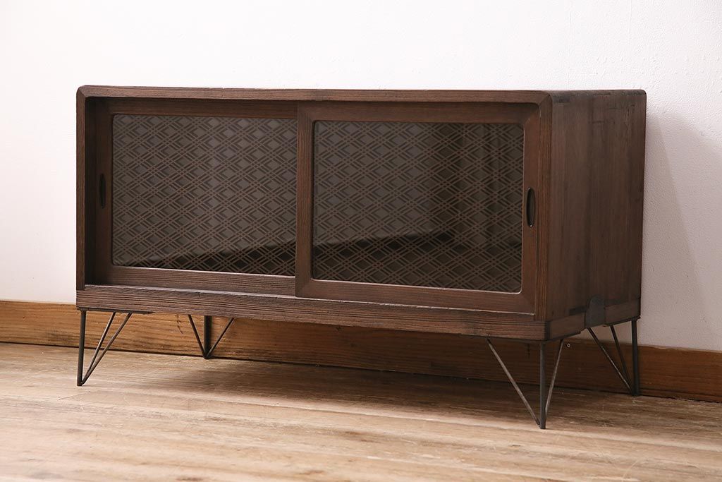 和製アンティーク 和の趣あふれる、オリジナル組子入りガラスの箪笥ローボード(戸棚、テレビ台、テレビボード、時代箪笥)(R-048431)