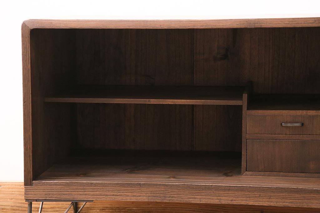 和製アンティーク 和の趣あふれる、オリジナル組子入りガラスの箪笥ローボード(戸棚、テレビ台、テレビボード、時代箪笥)(R-048431)