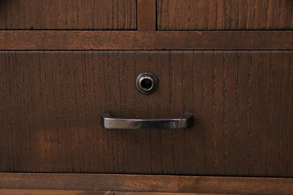 和製アンティーク 和の趣あふれる、オリジナル組子入りガラスの箪笥ローボード(戸棚、テレビ台、テレビボード、時代箪笥)(R-048431)