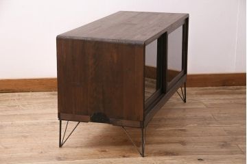 和製アンティーク 和の趣あふれる、オリジナル組子入りガラスの箪笥ローボード(戸棚、テレビ台、テレビボード、時代箪笥)(R-048431)