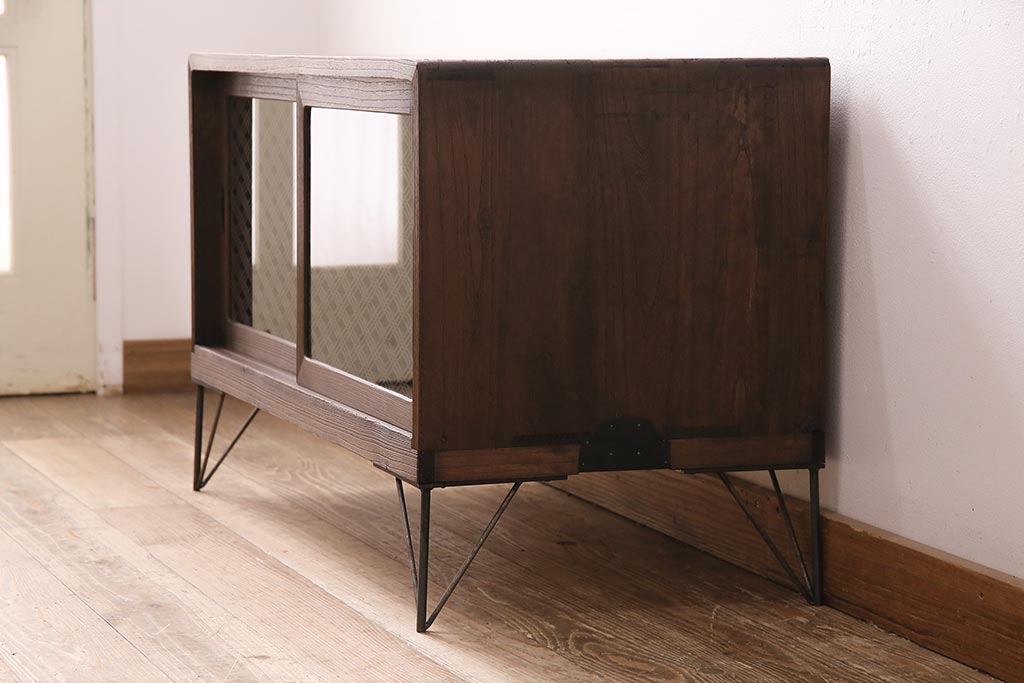 和製アンティーク 和の趣あふれる、オリジナル組子入りガラスの箪笥ローボード(戸棚、テレビ台、テレビボード、時代箪笥)(R-048431)