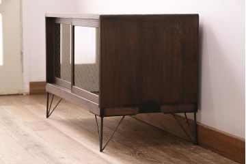 和製アンティーク 和の趣あふれる、オリジナル組子入りガラスの箪笥ローボード(戸棚、テレビ台、テレビボード、時代箪笥)(R-048431)