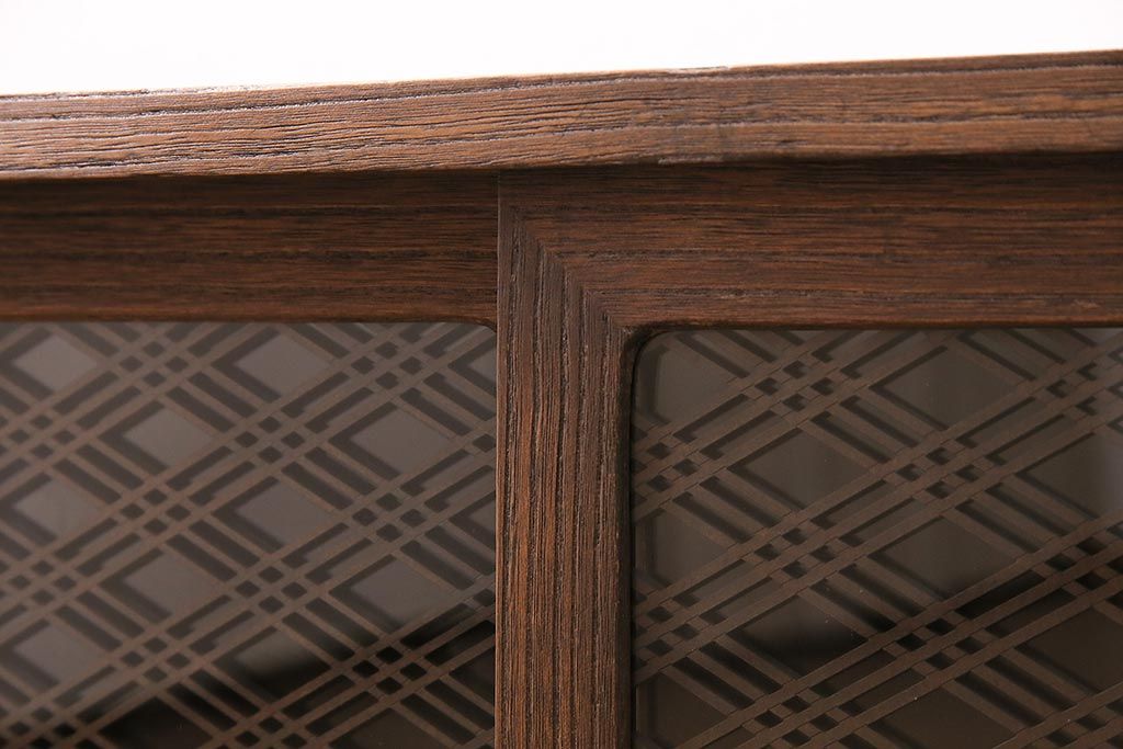 和製アンティーク 和の趣あふれる、オリジナル組子入りガラスの箪笥ローボード(戸棚、テレビ台、テレビボード、時代箪笥)(R-048431)