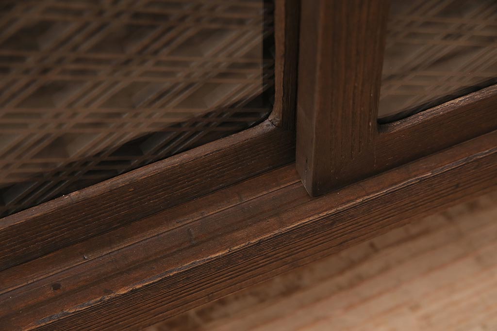 和製アンティーク 和の趣あふれる、オリジナル組子入りガラスの箪笥ローボード(戸棚、テレビ台、テレビボード、時代箪笥)(R-048431)