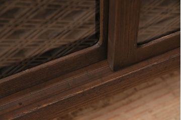 和製アンティーク 和の趣あふれる、オリジナル組子入りガラスの箪笥ローボード(戸棚、テレビ台、テレビボード、時代箪笥)(R-048431)