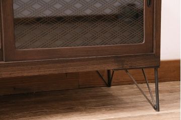 和製アンティーク 和の趣あふれる、オリジナル組子入りガラスの箪笥ローボード(戸棚、テレビ台、テレビボード、時代箪笥)(R-048431)