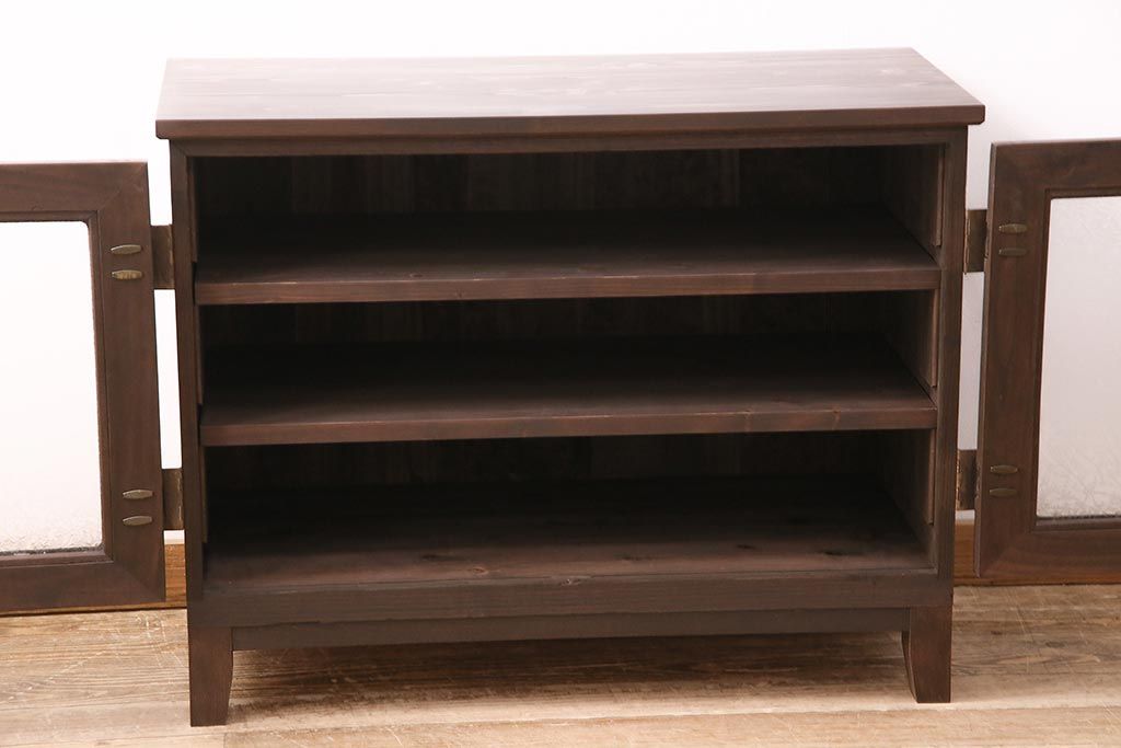 和製アンティーク　桐タンスリメイク!!　結霜ガラスと金具が上品な趣を醸し出すテレビ台(ローボード、収納棚、テレビボード)(R-048445)