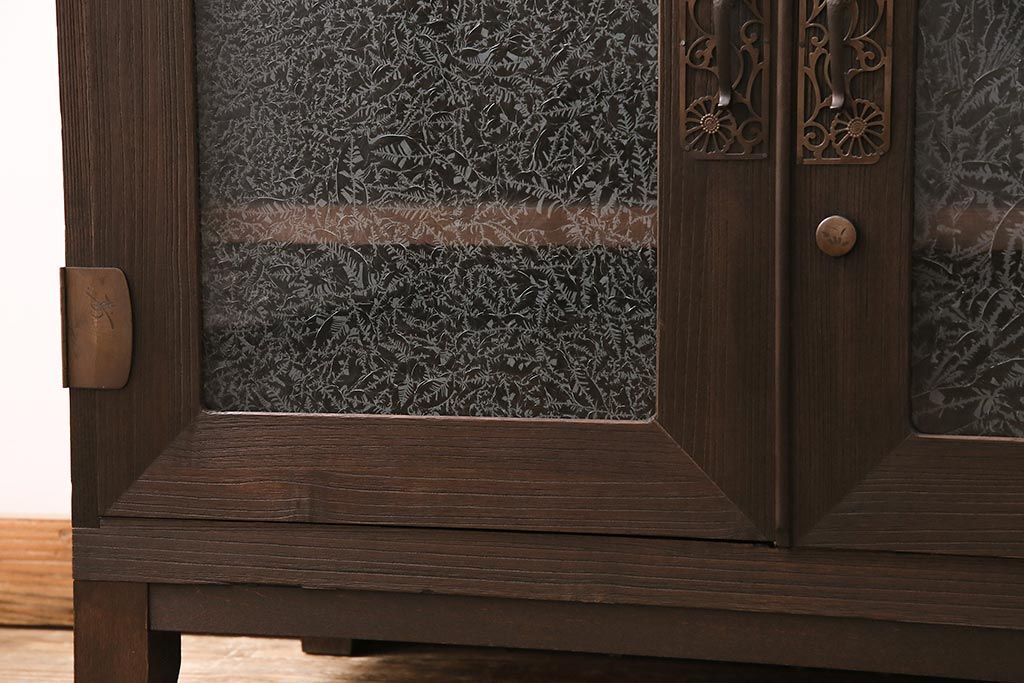 和製アンティーク　桐タンスリメイク!!　結霜ガラスと金具が上品な趣を醸し出すテレビ台(ローボード、収納棚、テレビボード)(R-048445)