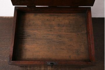 和製アンティーク　米沢産　黒い金具が渋いかっこ良さを漂わせる、総栗材製の硯箱(小引き出し)(R-048446)