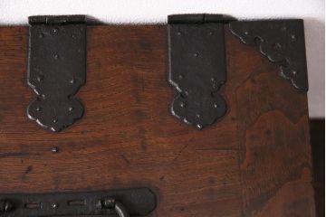 和製アンティーク　米沢産　黒い金具が渋いかっこ良さを漂わせる、総栗材製の硯箱(小引き出し)(R-048446)