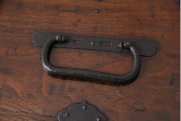 和製アンティーク　米沢産　黒い金具が渋いかっこ良さを漂わせる、総栗材製の硯箱(小引き出し)(R-048446)