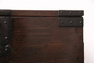 和製アンティーク　米沢産　黒い金具が渋いかっこ良さを漂わせる、総栗材製の硯箱(小引き出し)(R-048446)