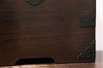 和製アンティーク　米沢産　黒い金具が渋いかっこ良さを漂わせる、総栗材製の硯箱(小引き出し)(R-048446)