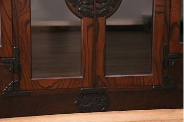中古　伝統民芸家具　岩谷堂箪笥　存在感のある黒い金具が目を引くサイドボード(収納棚、戸棚、キャビネット)(R-048450)