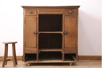 イギリスアンティーク　品のある佇まいが素敵な、両面使いが出来るカウンターテーブル(デスク、在宅ワーク、在宅用レジ台、作業台、収納棚)(R-048452)