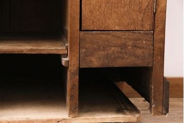 イギリスアンティーク　品のある佇まいが素敵な、両面使いが出来るカウンターテーブル(デスク、在宅ワーク、在宅用レジ台、作業台、収納棚)(R-048452)