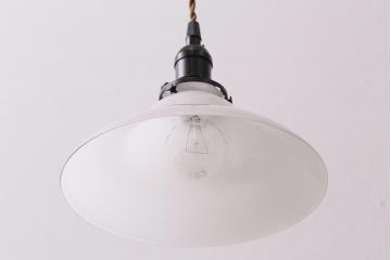 アンティーク照明　昭和中期　柔らかな曲線のフォルムがレトロな雰囲気を醸し出す天井照明(ペンダントライト、吊り下げ照明)(R-048458)